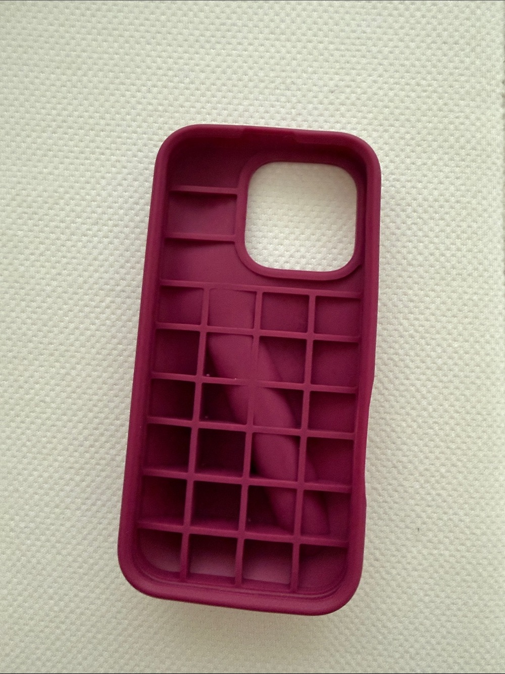 Rhode iPhone 16 pro raspberry case - Picture 3 of 3